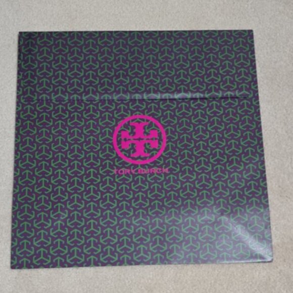 ✨ Tory Burch Logo Clothing Gift Envelope – NEW – Luxury Packaging (16 x 6× 6)  ✨ - Picture 2 of 3